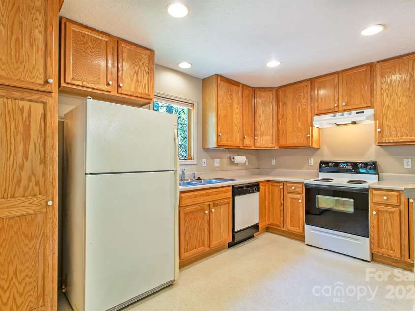 1640 Eagle Lake Drive, Brevard, NC 28712.  MLS# CAR4133745, YatesRealty ID 6174. 