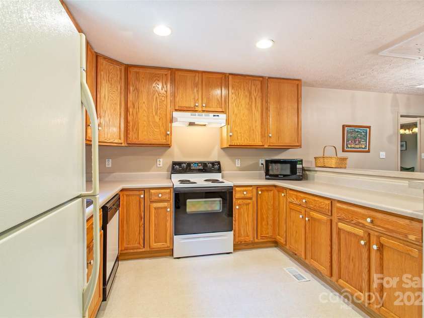 1640 Eagle Lake Drive, Brevard, NC 28712.  MLS# CAR4133745, YatesRealty ID 6174. 