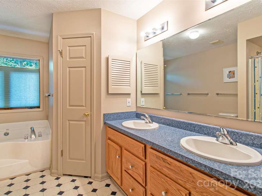 1640 Eagle Lake Drive, Brevard, NC 28712.  MLS# CAR4133745, YatesRealty ID 6174. 