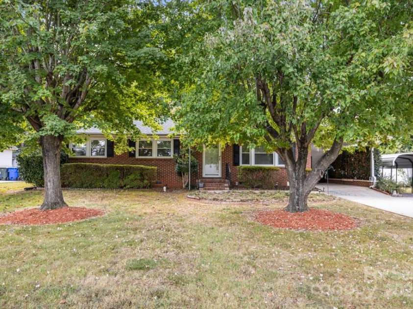 873 Kentwood Drive, Rock Hill, SC 29730.  MLS# CAR4307064, YatesRealty ID 6174. 
