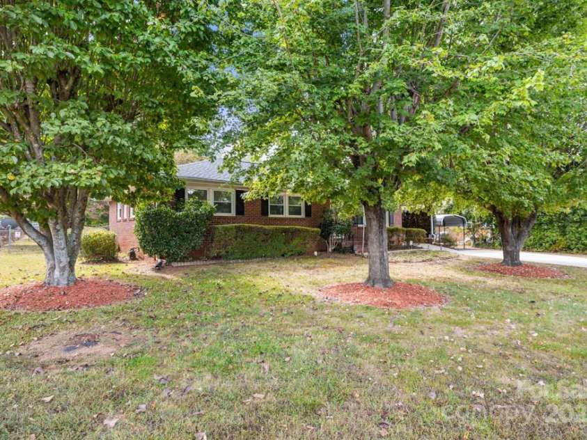 873 Kentwood Drive, Rock Hill, SC 29730.  MLS# CAR4307064, YatesRealty ID 6174. 