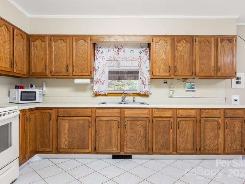873 Kentwood Drive, Rock Hill, SC 29730.  MLS# CAR4307064, YatesRealty ID 6174. 