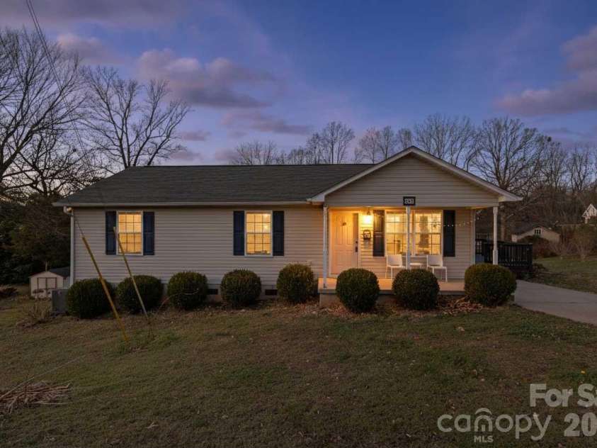 406 Calhoun Street, Fort Mill, SC 29715.  MLS# CAR4338595, YatesRealty ID 6175. 
