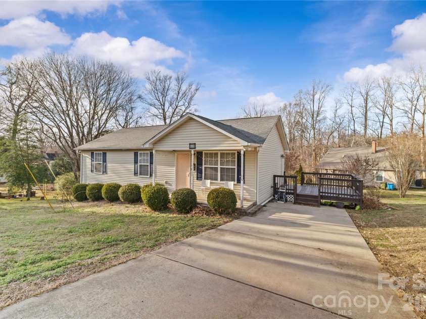406 Calhoun Street, Fort Mill, SC 29715.  MLS# CAR4338595, YatesRealty ID 6175. 