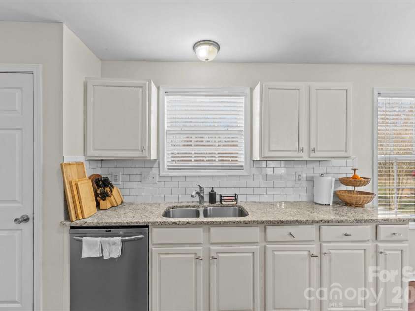 406 Calhoun Street, Fort Mill, SC 29715.  MLS# CAR4338595, YatesRealty ID 6175. 