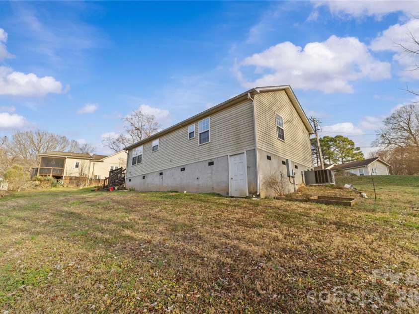 406 Calhoun Street, Fort Mill, SC 29715.  MLS# CAR4338595, YatesRealty ID 6175. 
