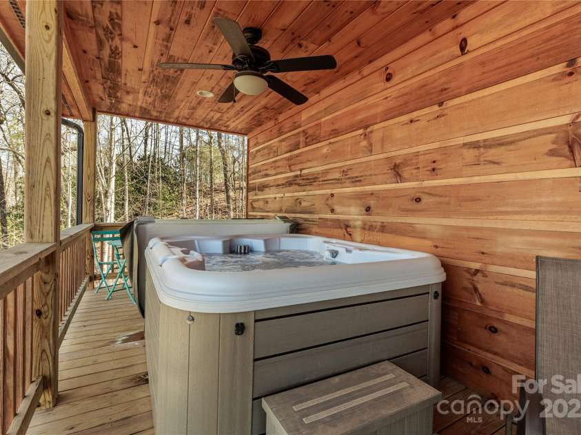 261 Holley Mountain Top Road, Whittier, NC 28789.  MLS# CAR4234273, YatesRealty ID 6176. 