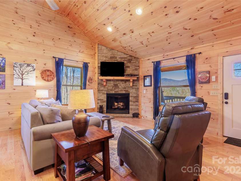 261 Holley Mountain Top Road, Whittier, NC 28789.  MLS# CAR4234273, YatesRealty ID 6176. 