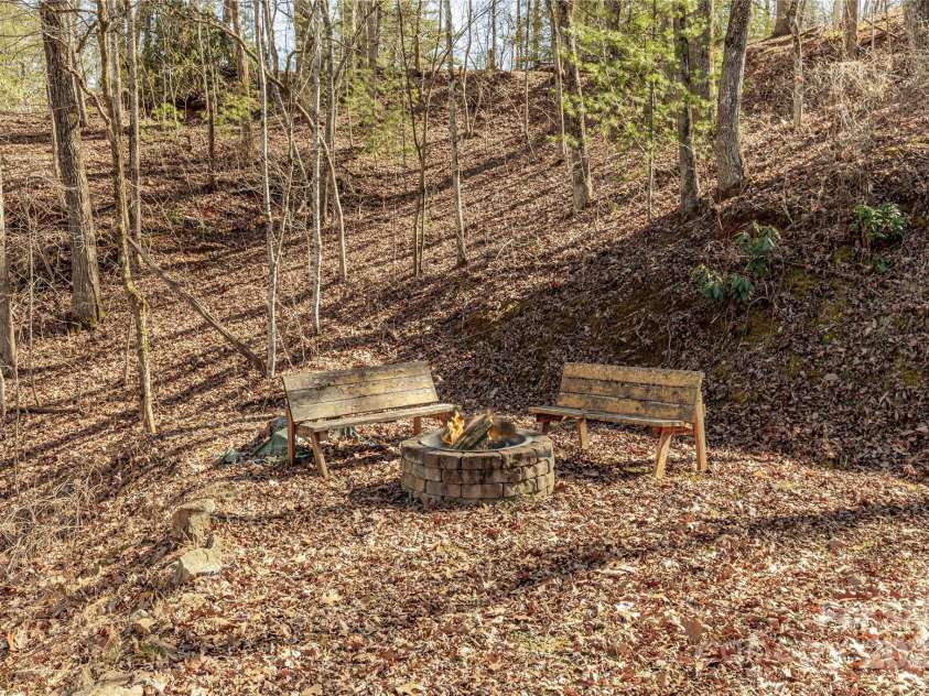 261 Holley Mountain Top Road, Whittier, NC 28789.  MLS# CAR4234273, YatesRealty ID 6176. 