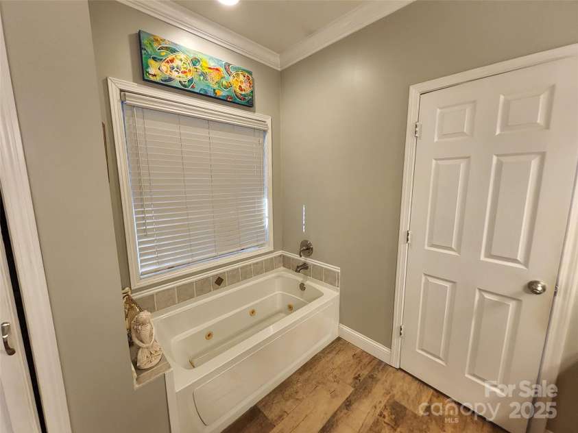 660 Scoggins Road, Rutherfordton, NC 28139.  MLS# CAR4221300, YatesRealty ID 6178. Jetted Tub~~