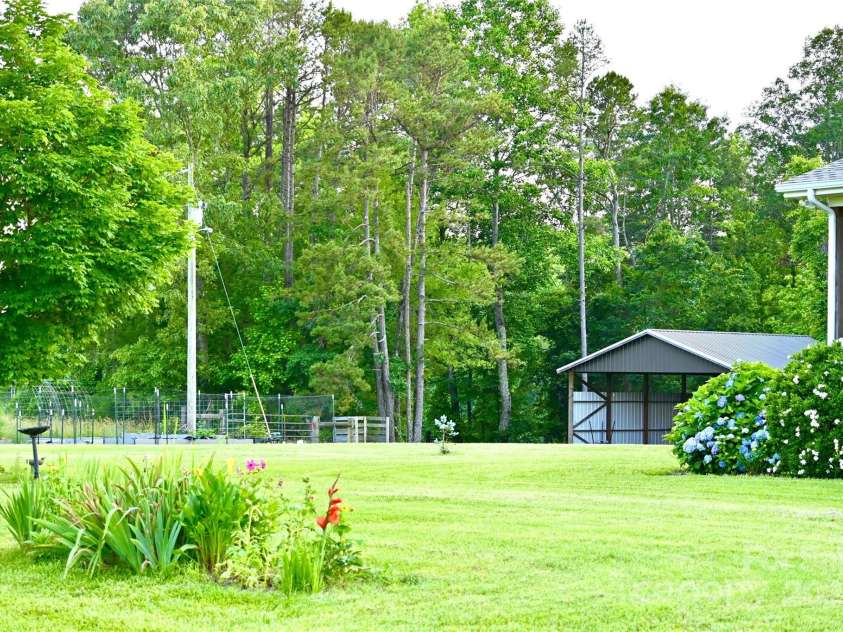 660 Scoggins Road, Rutherfordton, NC 28139.  MLS# CAR4221300, YatesRealty ID 6178. Manicured lawn~~