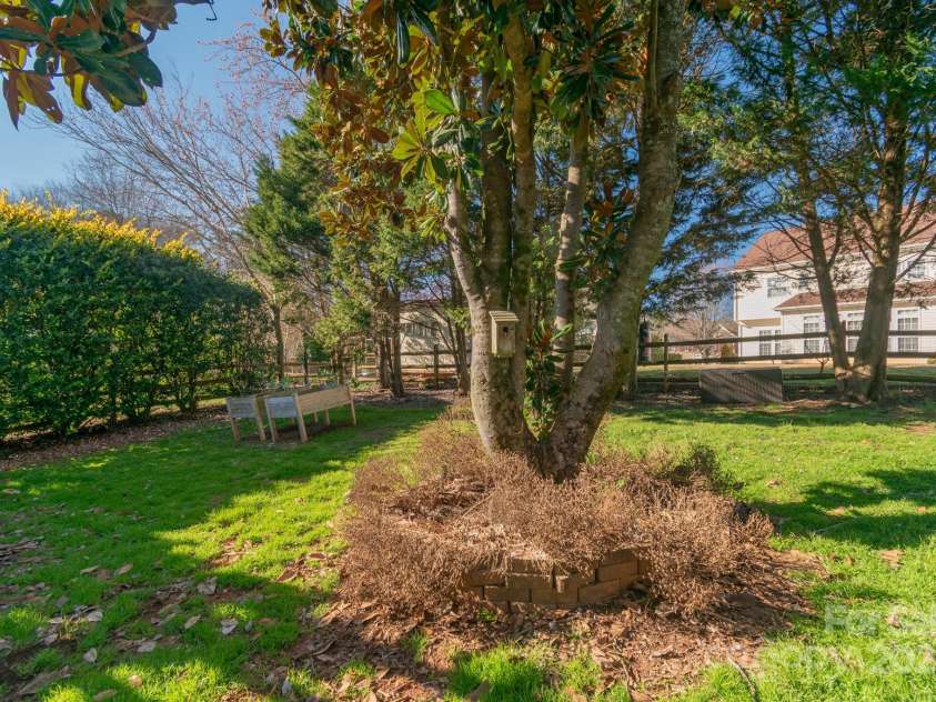 12112 Autumn Winds Lane, Pineville, NC 28134.  MLS# CAR4225432, YatesRealty ID 6179. 