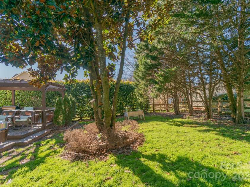 12112 Autumn Winds Lane, Pineville, NC 28134.  MLS# CAR4225432, YatesRealty ID 6179. 