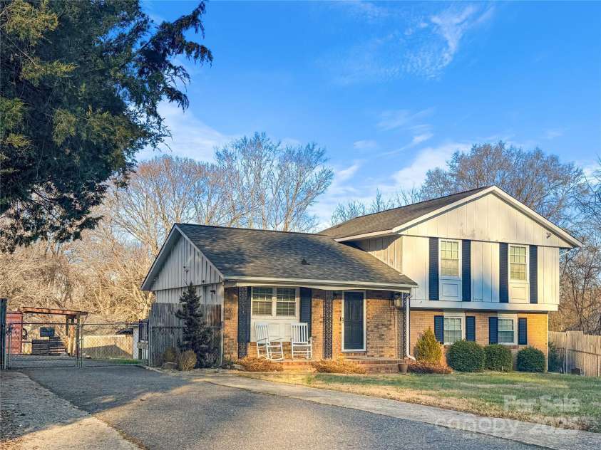 206 King Henry Lane, Gastonia, NC 28056.  MLS# CAR4213014, YatesRealty ID 618. 