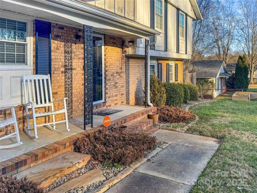 206 King Henry Lane, Gastonia, NC 28056.  MLS# CAR4213014, YatesRealty ID 618. 