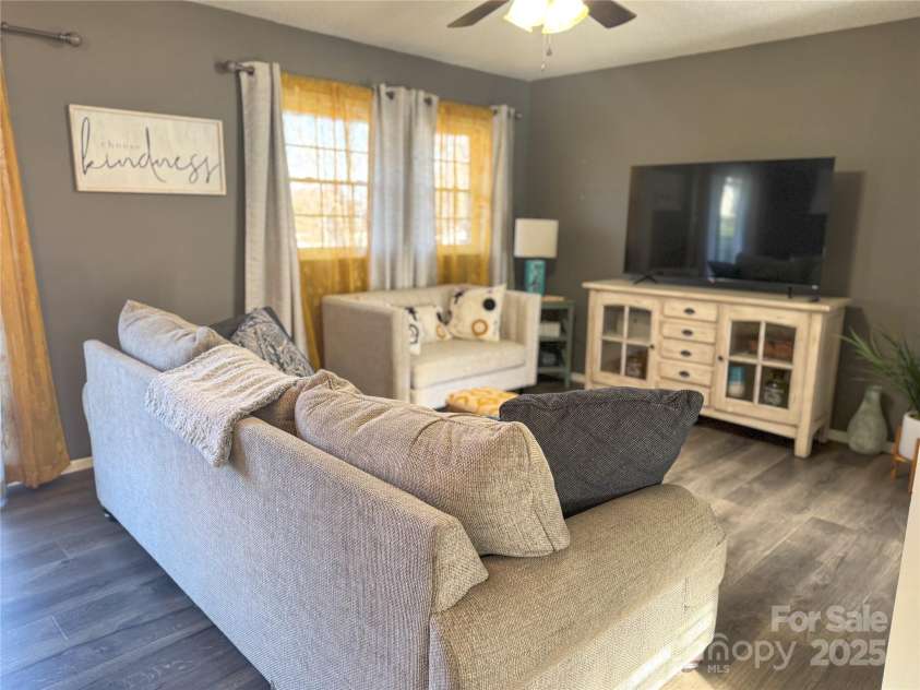 206 King Henry Lane, Gastonia, NC 28056.  MLS# CAR4213014, YatesRealty ID 618. 