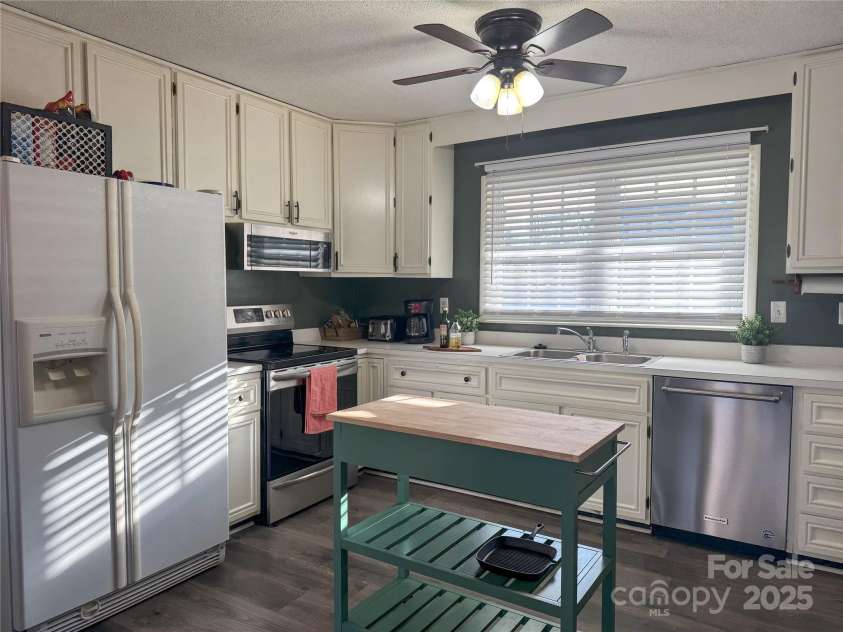 206 King Henry Lane, Gastonia, NC 28056.  MLS# CAR4213014, YatesRealty ID 618. 