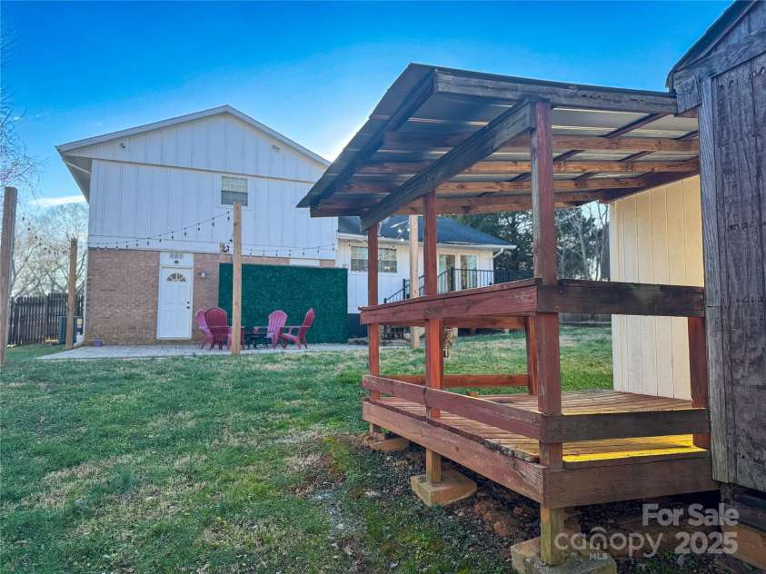 206 King Henry Lane, Gastonia, NC 28056.  MLS# CAR4213014, YatesRealty ID 618. 
