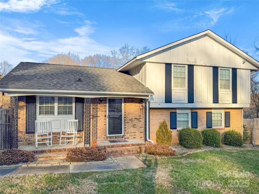 206 King Henry Lane, Gastonia, NC 28056.  MLS# CAR4213014, YatesRealty ID 618. Front Exterior