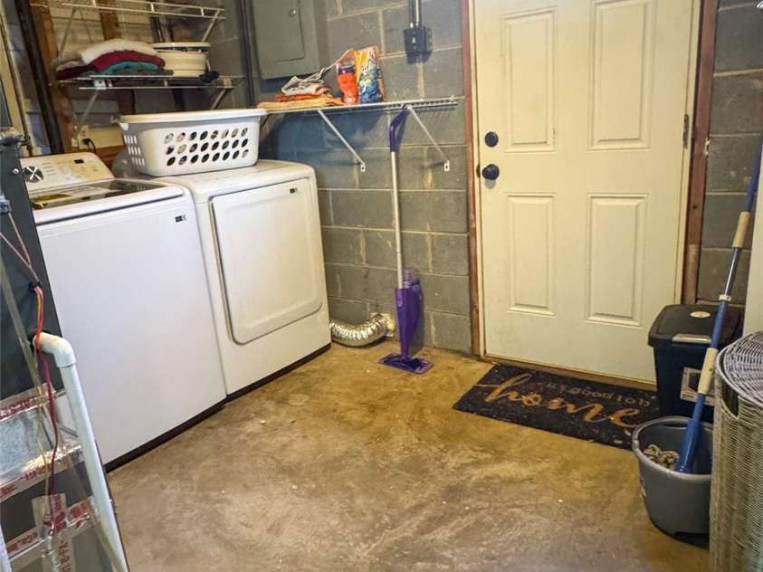 206 King Henry Lane, Gastonia, NC 28056.  MLS# CAR4213014, YatesRealty ID 618. Laundry Room