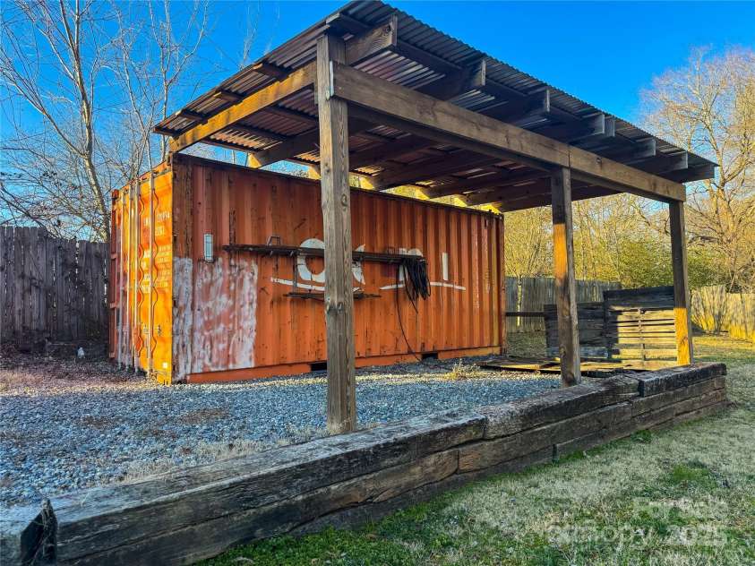 206 King Henry Lane, Gastonia, NC 28056.  MLS# CAR4213014, YatesRealty ID 618. Shed
