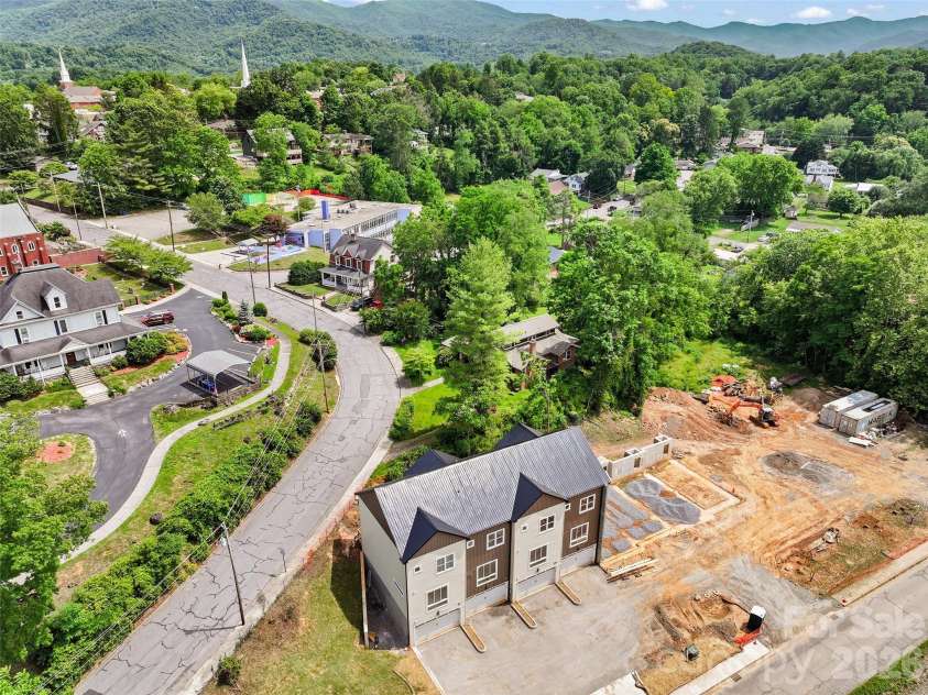 41 Richland Street, Waynesville, NC 28786.  MLS# CAR4330949, YatesRealty ID 618. 