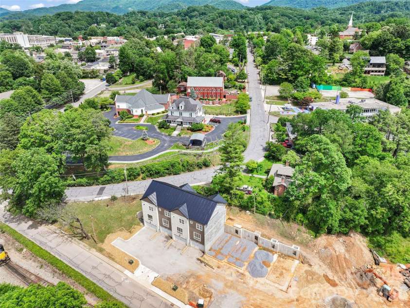 41 Richland Street, Waynesville, NC 28786.  MLS# CAR4330949, YatesRealty ID 618. 