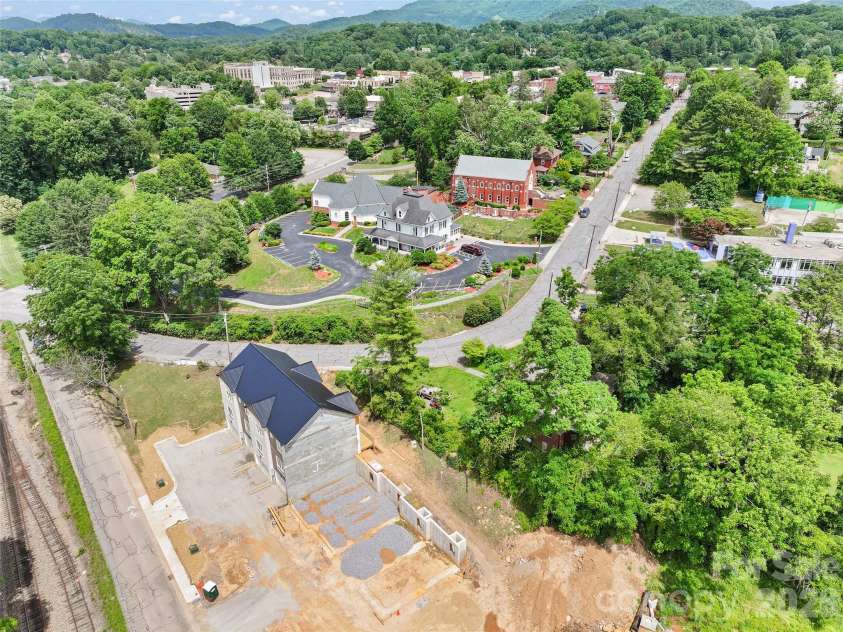 41 Richland Street, Waynesville, NC 28786.  MLS# CAR4330949, YatesRealty ID 618. 