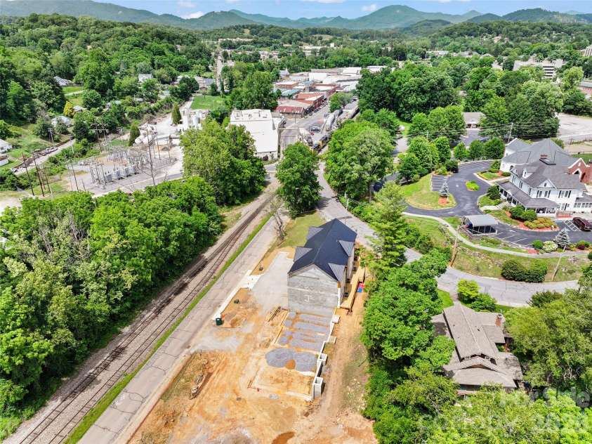 41 Richland Street, Waynesville, NC 28786.  MLS# CAR4330949, YatesRealty ID 618. 