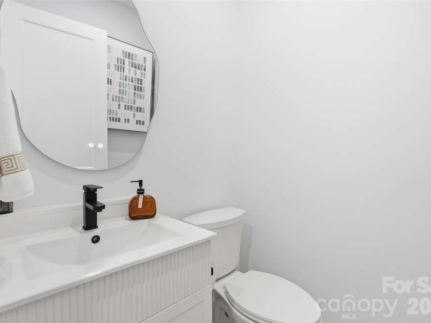 41 Richland Street, Waynesville, NC 28786.  MLS# CAR4330949, YatesRealty ID 618. Half Bath