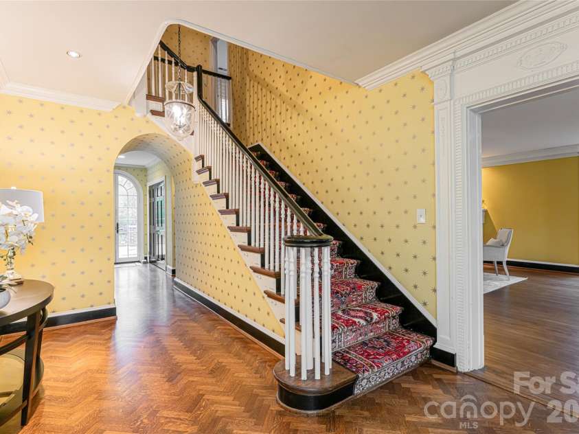 31 Busbee Road, Asheville, NC 28803.  MLS# CAR4240113, YatesRealty ID 6180. 