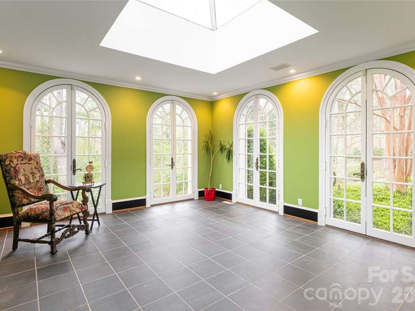 31 Busbee Road, Asheville, NC 28803.  MLS# CAR4240113, YatesRealty ID 6180. 