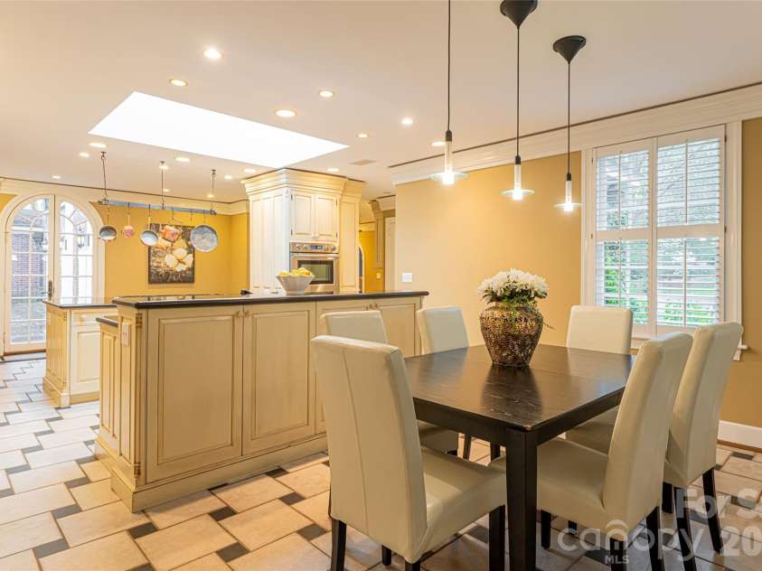 31 Busbee Road, Asheville, NC 28803.  MLS# CAR4240113, YatesRealty ID 6180. 