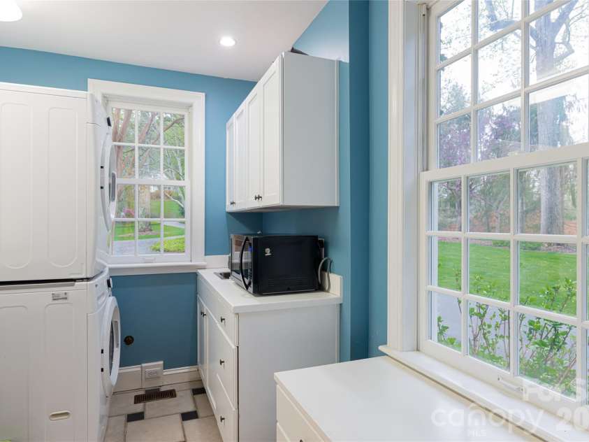 31 Busbee Road, Asheville, NC 28803.  MLS# CAR4240113, YatesRealty ID 6180. 