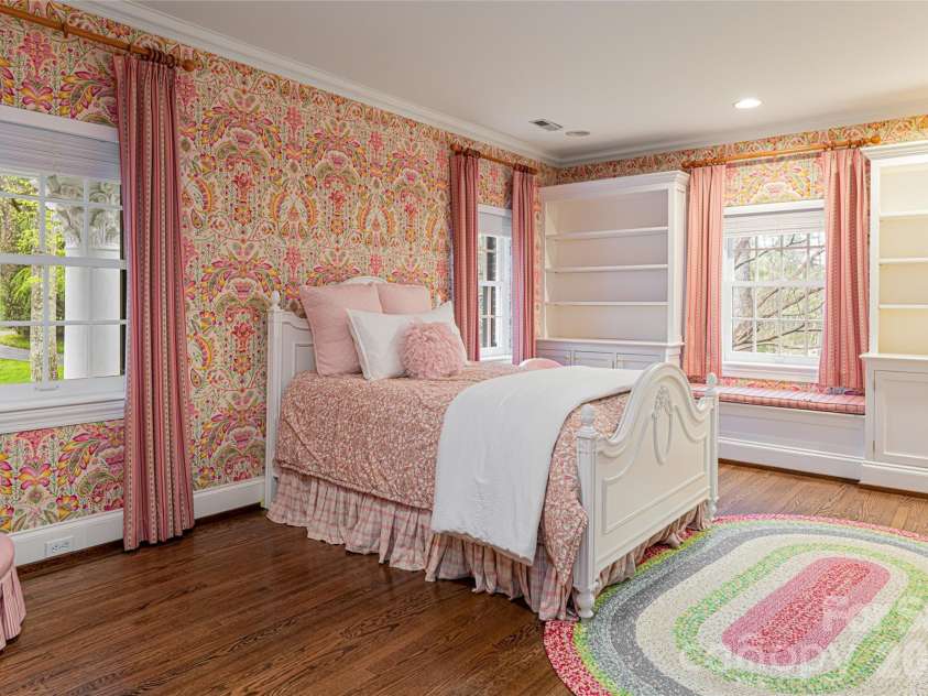 31 Busbee Road, Asheville, NC 28803.  MLS# CAR4240113, YatesRealty ID 6180. 