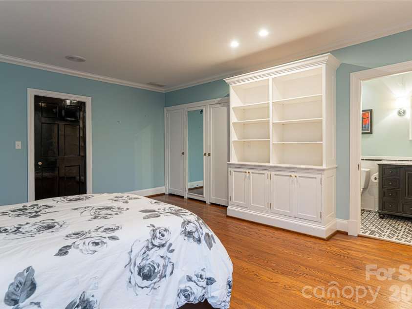 31 Busbee Road, Asheville, NC 28803.  MLS# CAR4240113, YatesRealty ID 6180. 