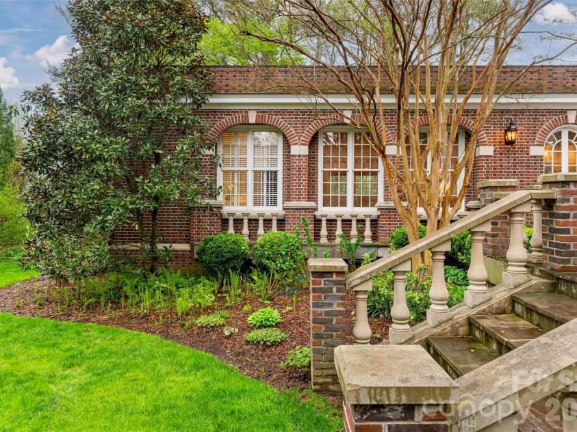 31 Busbee Road, Asheville, NC 28803.  MLS# CAR4240113, YatesRealty ID 6180. 