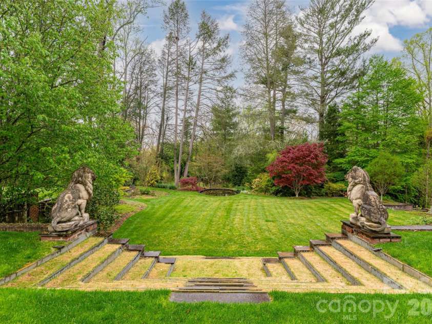 31 Busbee Road, Asheville, NC 28803.  MLS# CAR4240113, YatesRealty ID 6180. 