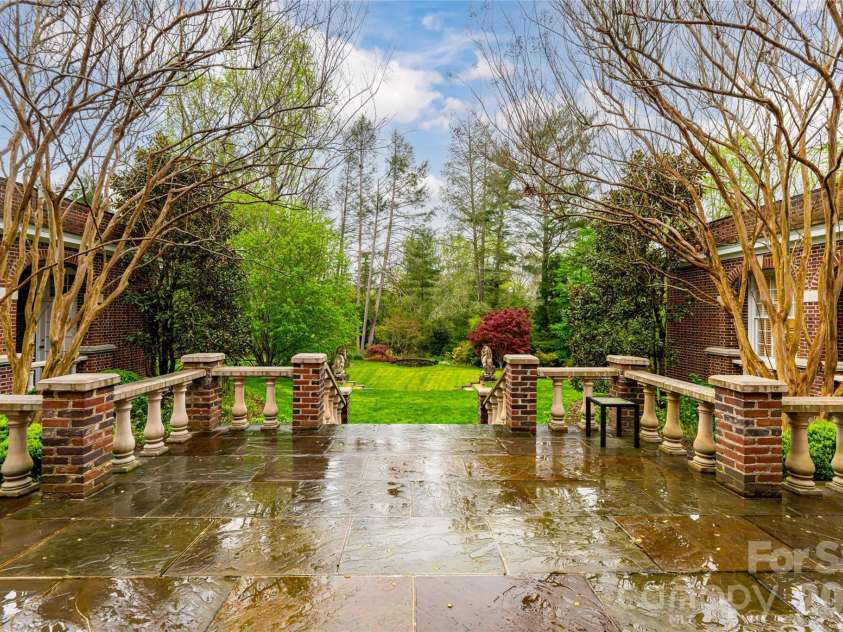 31 Busbee Road, Asheville, NC 28803.  MLS# CAR4240113, YatesRealty ID 6180. 