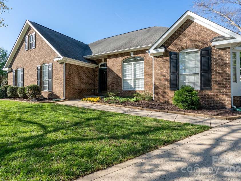 6111 Tesh Court, Charlotte, NC 28269.  MLS# CAR4239195, YatesRealty ID 6183. 