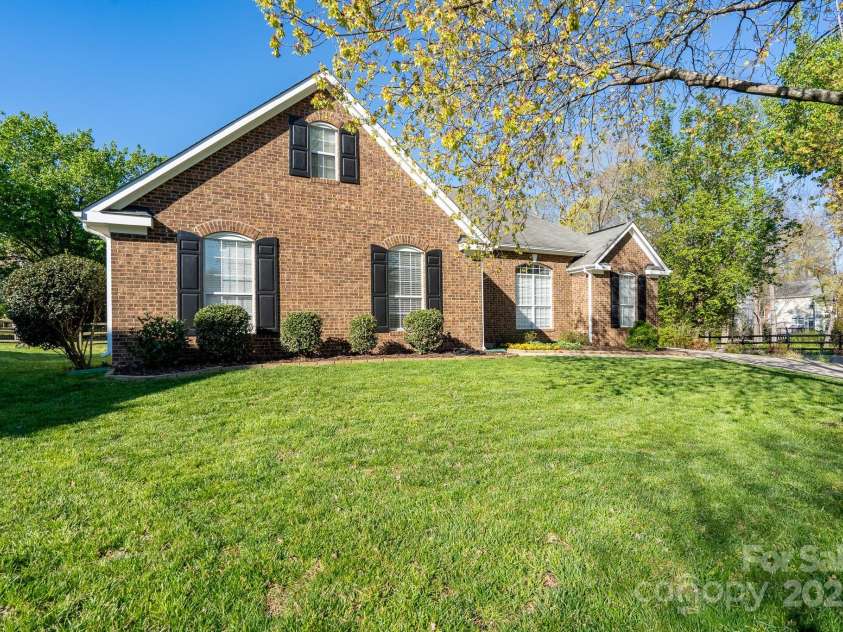 6111 Tesh Court, Charlotte, NC 28269.  MLS# CAR4239195, YatesRealty ID 6183. 