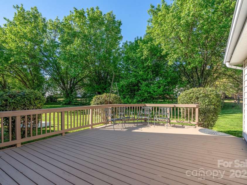 6111 Tesh Court, Charlotte, NC 28269.  MLS# CAR4239195, YatesRealty ID 6183. 