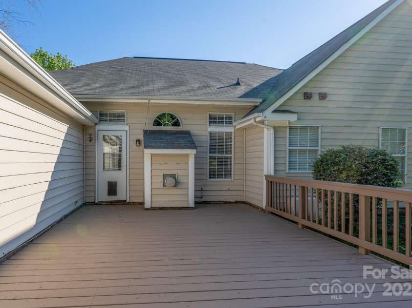 6111 Tesh Court, Charlotte, NC 28269.  MLS# CAR4239195, YatesRealty ID 6183. 