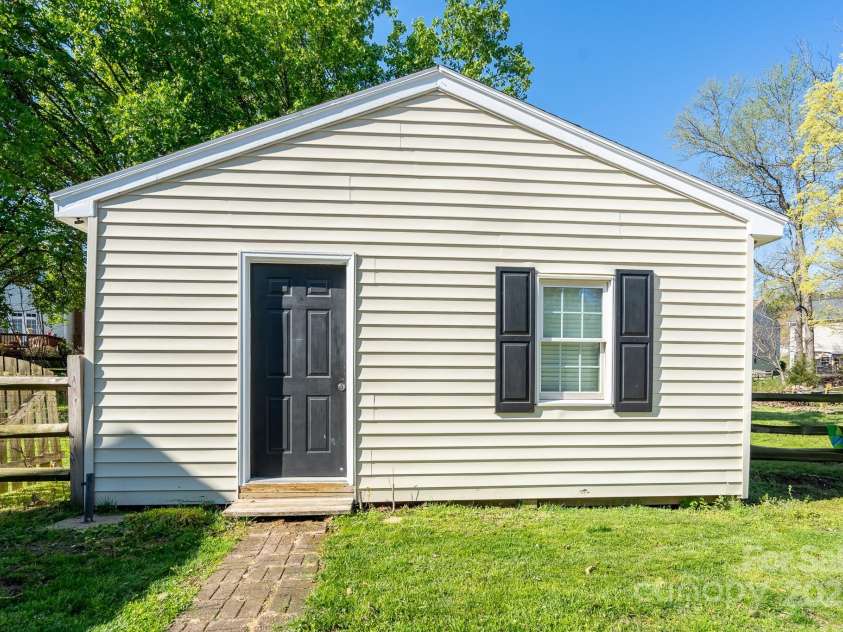 6111 Tesh Court, Charlotte, NC 28269.  MLS# CAR4239195, YatesRealty ID 6183. 