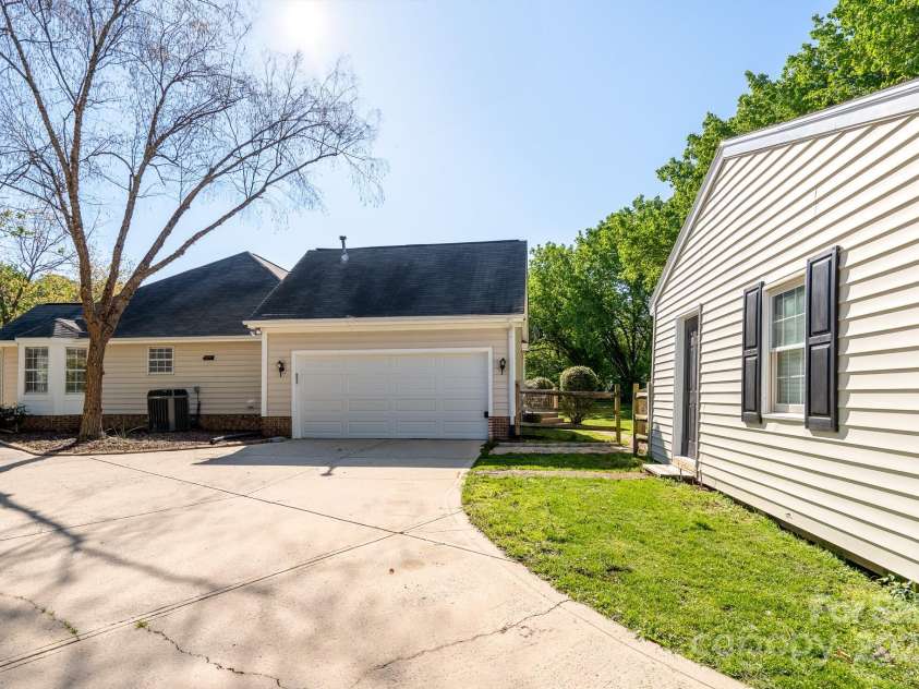 6111 Tesh Court, Charlotte, NC 28269.  MLS# CAR4239195, YatesRealty ID 6183. 