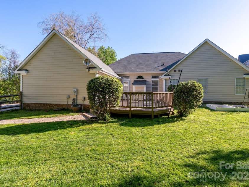 6111 Tesh Court, Charlotte, NC 28269.  MLS# CAR4239195, YatesRealty ID 6183. Back Deck