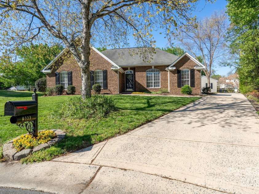 6111 Tesh Court, Charlotte, NC 28269.  MLS# CAR4239195, YatesRealty ID 6183. Beautiful Ranch Style Home with Side Load Garage