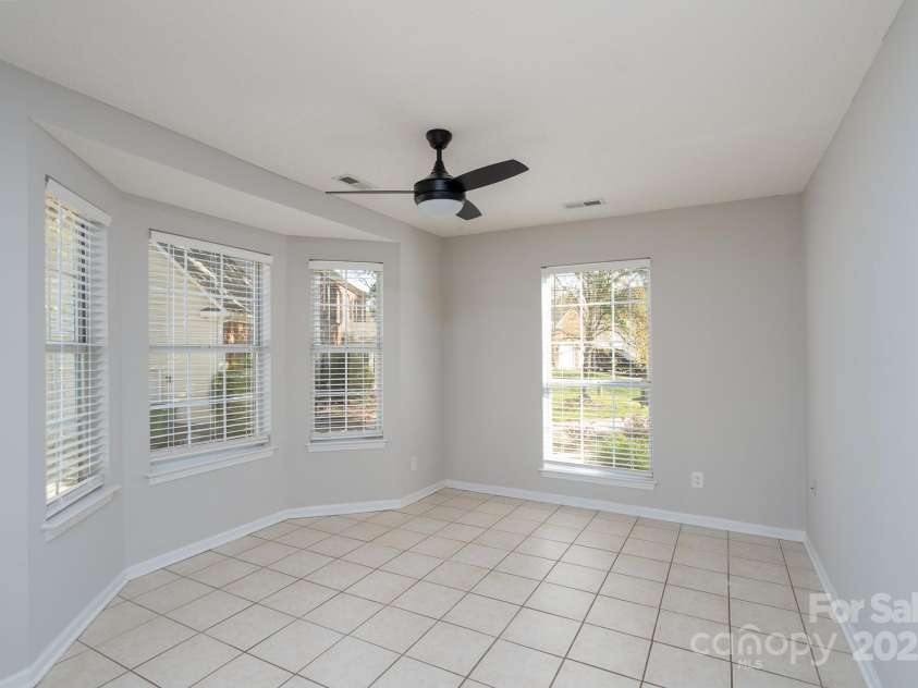 6111 Tesh Court, Charlotte, NC 28269.  MLS# CAR4239195, YatesRealty ID 6183. Eat in breakfast area