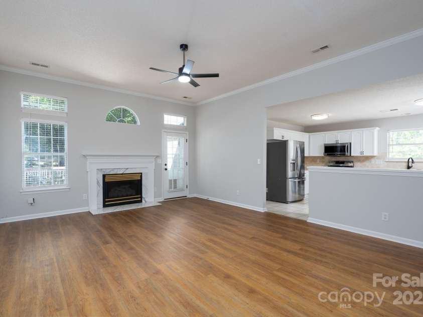 6111 Tesh Court, Charlotte, NC 28269.  MLS# CAR4239195, YatesRealty ID 6183. Entertaining is easy with this open flow into the kitchen