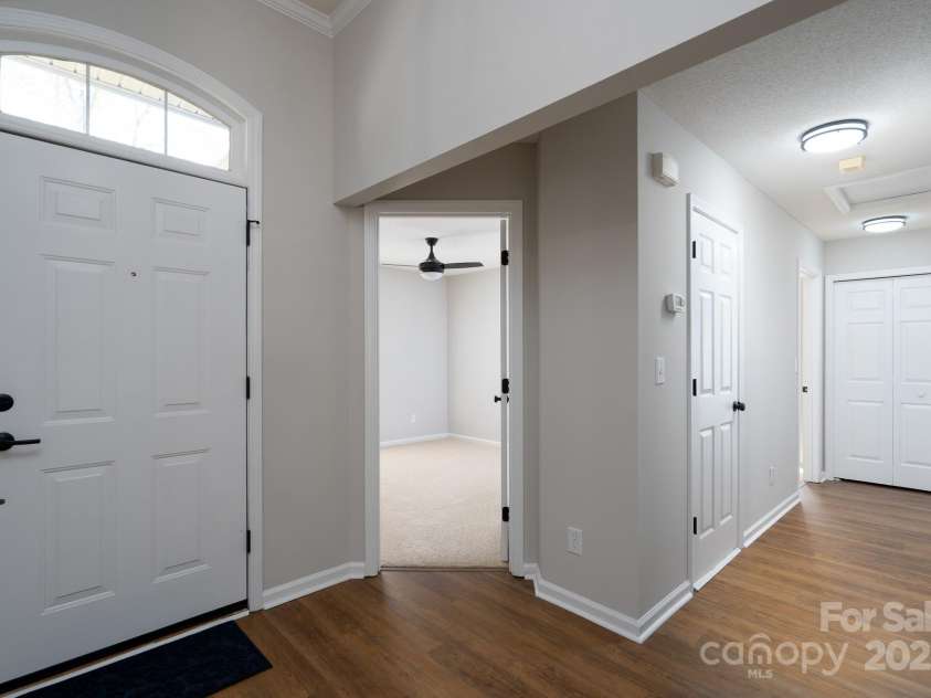 6111 Tesh Court, Charlotte, NC 28269.  MLS# CAR4239195, YatesRealty ID 6183. Entry Hall
